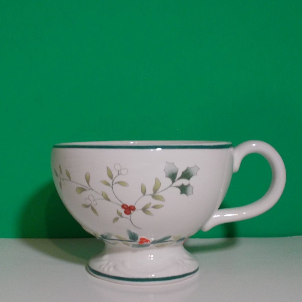 PFALTZGRAFF WINTERBERRY SCULPTED TEA FOR ONE NWB - Picture 4 of 8